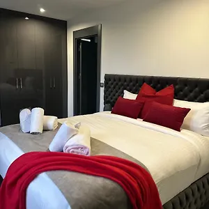 Room With Pool Access And Breakfast Included Near Beauvais Airport France